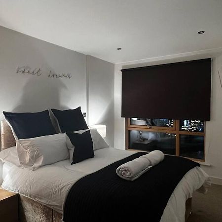 Leeds Clarence Dock 2 Bedroom Apt Exteriör bild