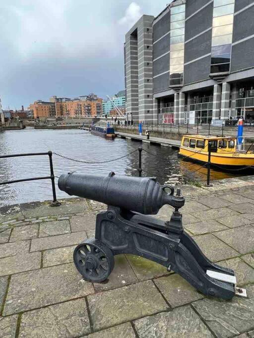 Leeds Clarence Dock 2 Bedroom Apt Exteriör bild