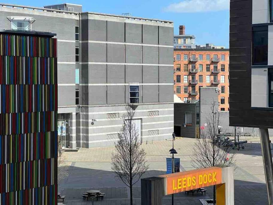 Leeds Clarence Dock 2 Bedroom Apt Exteriör bild