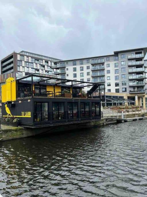 Leeds Clarence Dock 2 Bedroom Apt Exteriör bild