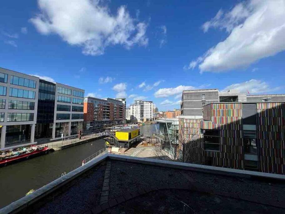 Leeds Clarence Dock 2 Bedroom Apt Exteriör bild