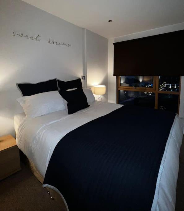 Leeds Clarence Dock 2 Bedroom Apt Exteriör bild