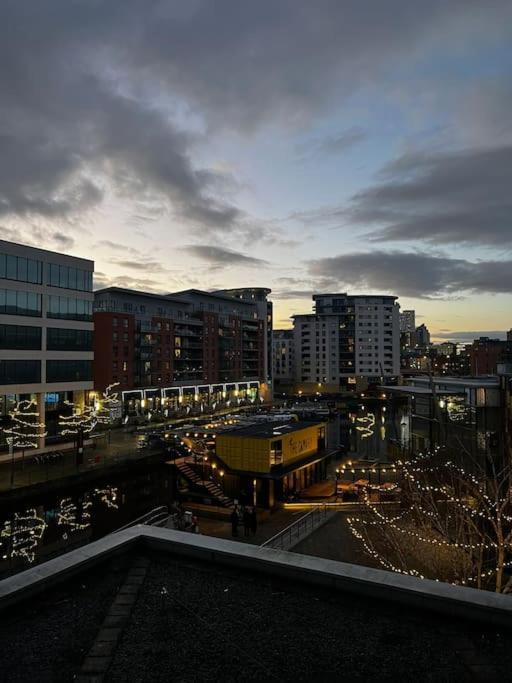 Leeds Clarence Dock 2 Bedroom Apt Exteriör bild