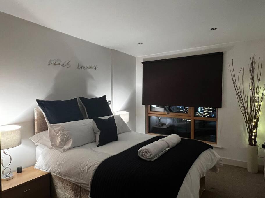 Leeds Clarence Dock 2 Bedroom Apt Exteriör bild