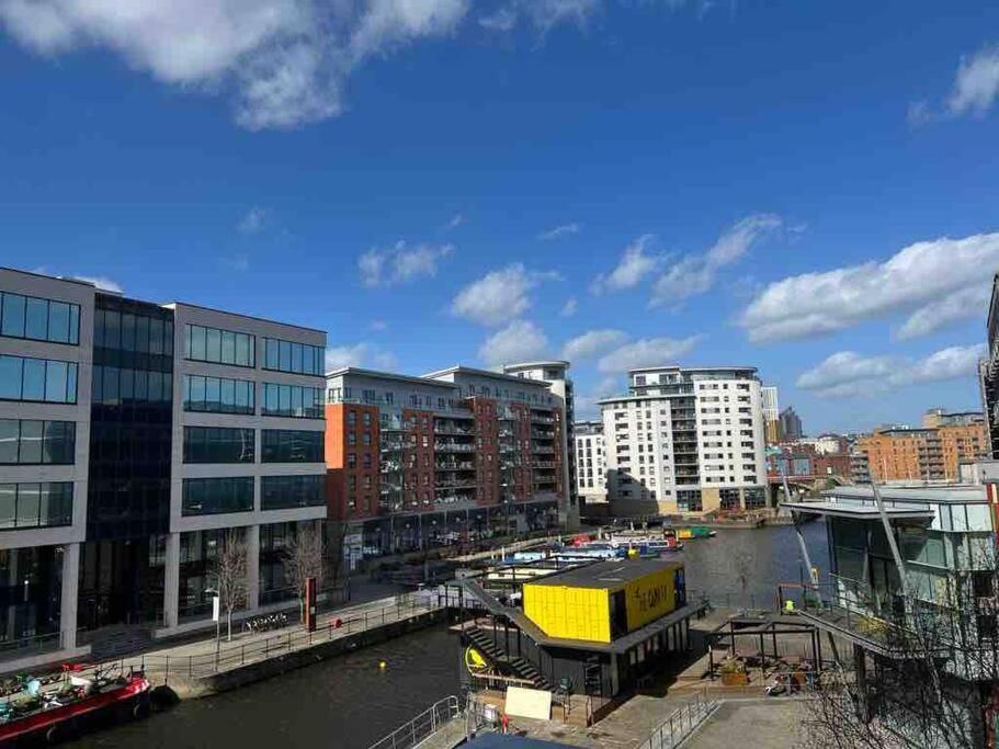 Leeds Clarence Dock 2 Bedroom Apt Exteriör bild